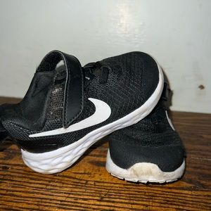 Nike Revolution 6 Size Toddler 5C